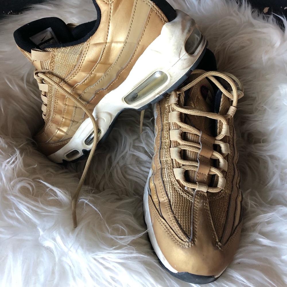 Women’s sneakers